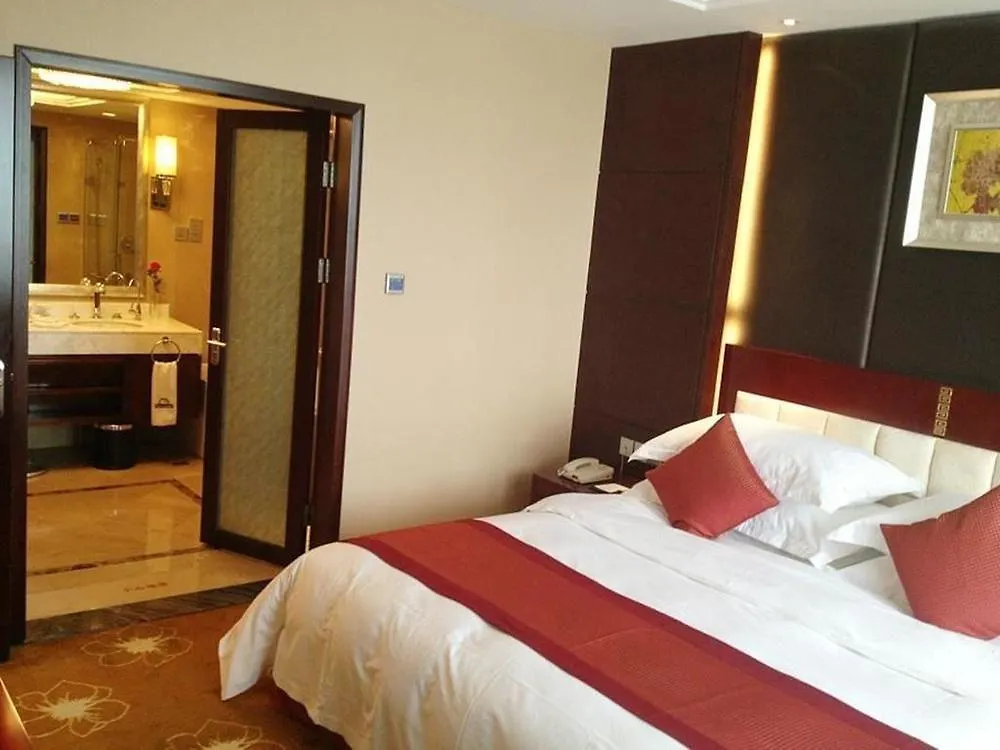 Days Hotel Hongyuan Zhengzhou 3*,  China
