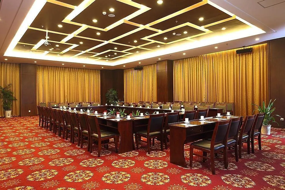 Days Hotel Hongyuan Zhengzhou 3*,