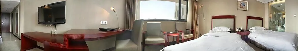 Days Hotel Hongyuan Zhengzhou 3*,