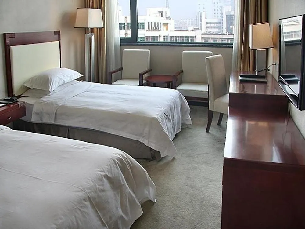 Days Hotel Hongyuan Zhengzhou 3*,